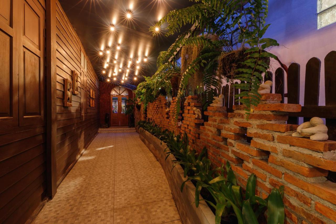 Хостел Ilili House Чиангмай Экстерьер фото